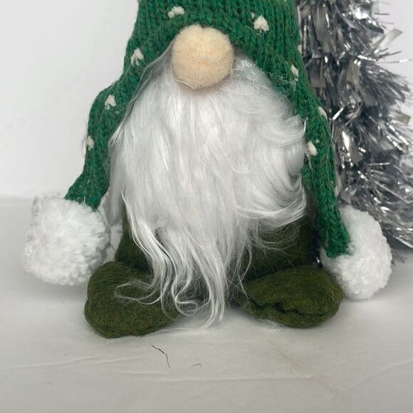 435 - GREEN CHRISTMAS GNOME - Picture 3 of 4